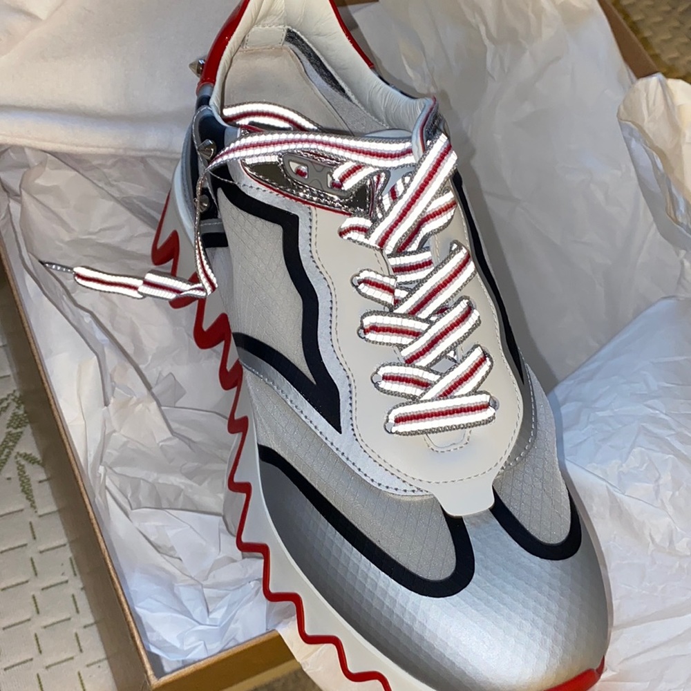 Size 7.5 Brand NEW NEVER WORN